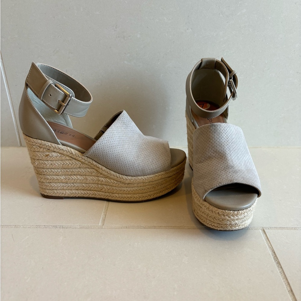 Size 7 greige Indigo Rd platform 3.5” wedge heels